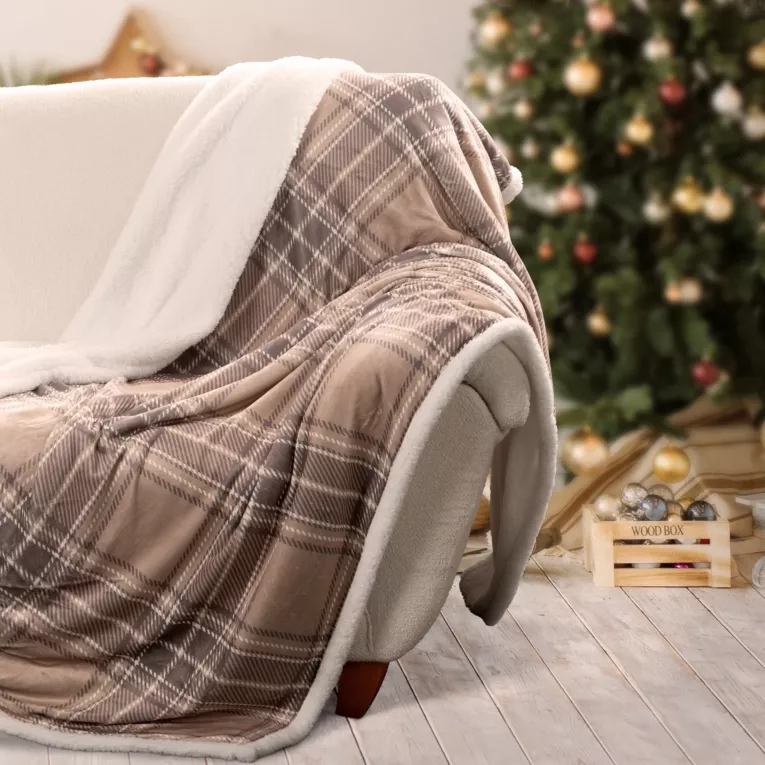 Koc świąteczny 150x200 cm beżowo, biały zdobiony motywem kraty