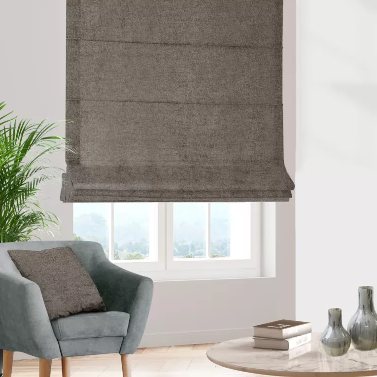 Roleta rzymska ciemnobrązowa z miękkiej w dotyku tkaniny szenilowej