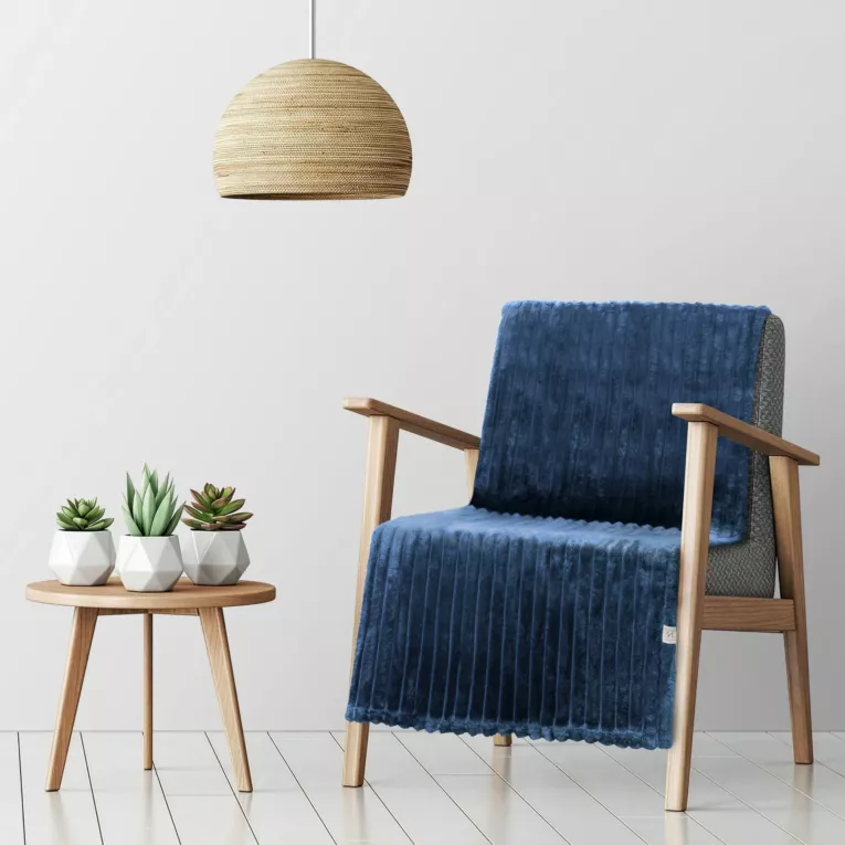 Narzuta na fotel - koc 70x160 cm granatowa z wytłaczanym wzorem i efektem 3D SOFT Design 91