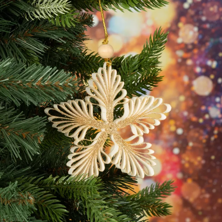 Ozdoba choinkowa śnieżynka w stylu eko zdobiona delikatnymi drobinkami brokatu
