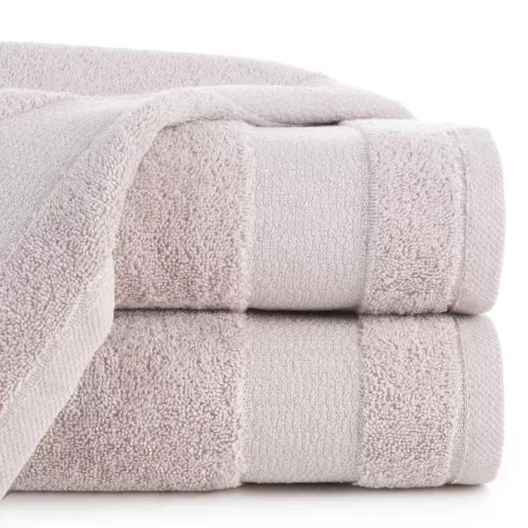 Ręcznik kąpielowy 50x90 cm bawełniany kolor pudrowy róż z ozdobną bordiurą 500 g/m2 NESSY