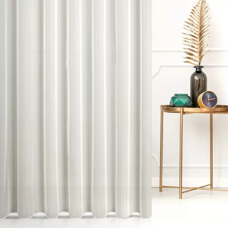 Firana szyta na taśmie 5 cm kremowa z matowego jedwabiście miękkiego woalu, wykończona obciążnikiem