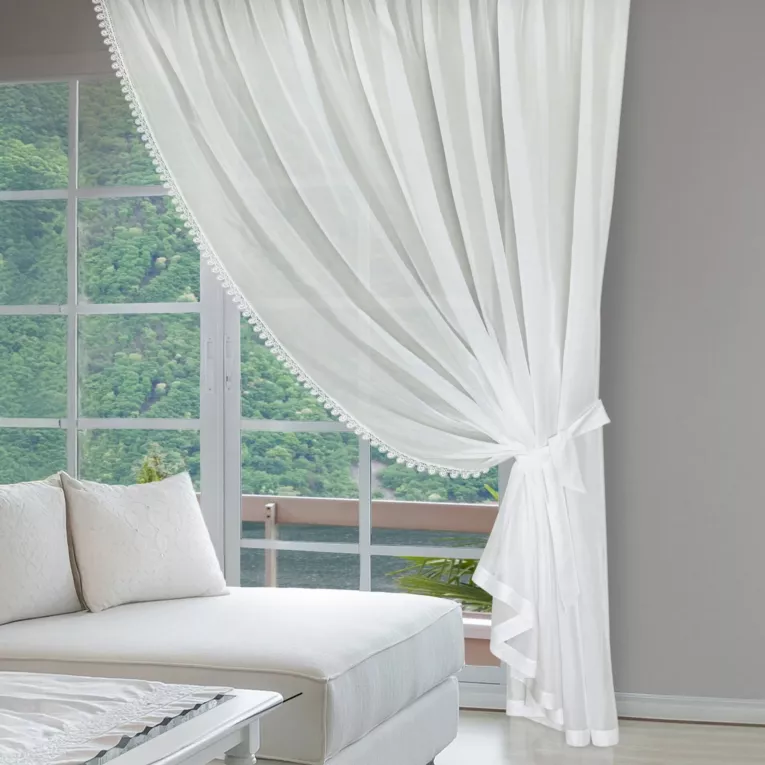 Firana kremowa z woalu zdobiona ażurową gipiurą 300x250 cm taśma - VENECJA1