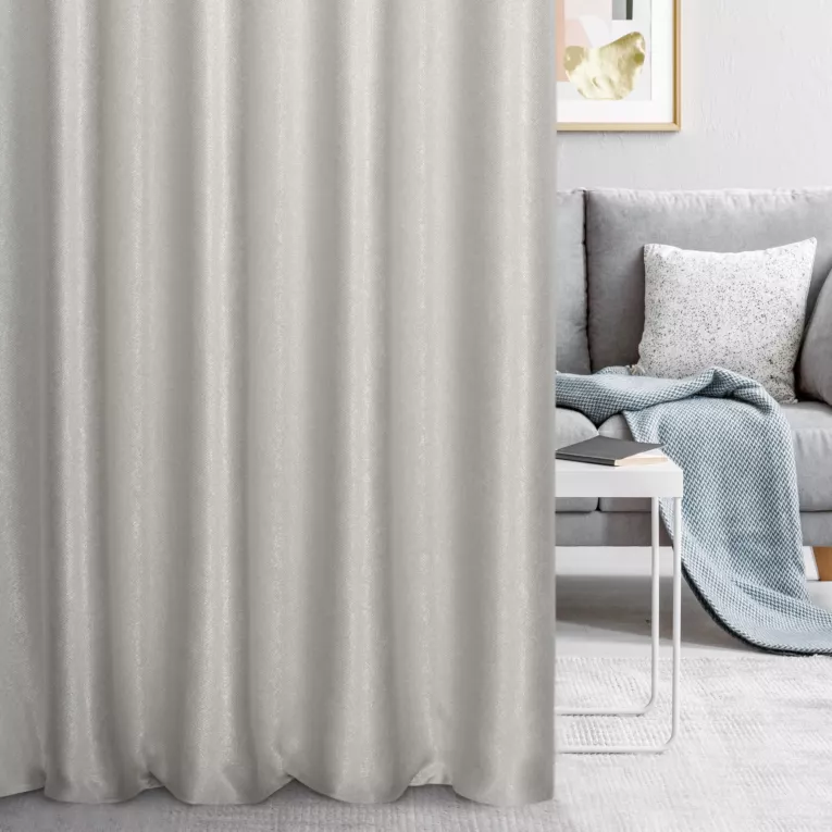 Zasłona szyta na taśmie 5 cm naturalna z gładkiej, zaciemniającej tkaniny z wyraźnym splotem