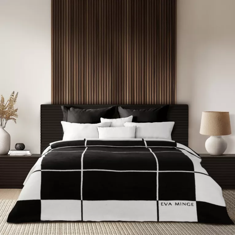 Koc bawełniano-akrylowy 220x240 cm biało, czarny z geometrycznym nadrukiem ELEGANTE Eva Minge