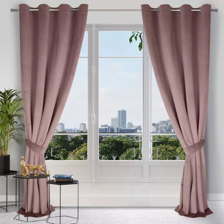 Zasłona pudrowo różowa z matowego welwetu z upinaczem 140x270 cm przelotka CARMEN