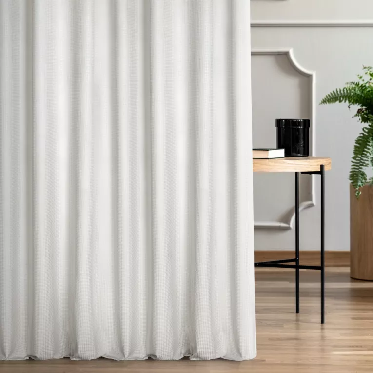 Zasłona szyta na taśmie 5 cm kremowa tkanina welwetowa z błyszczącym, metalicznym nadrukiem drobnej pepitki