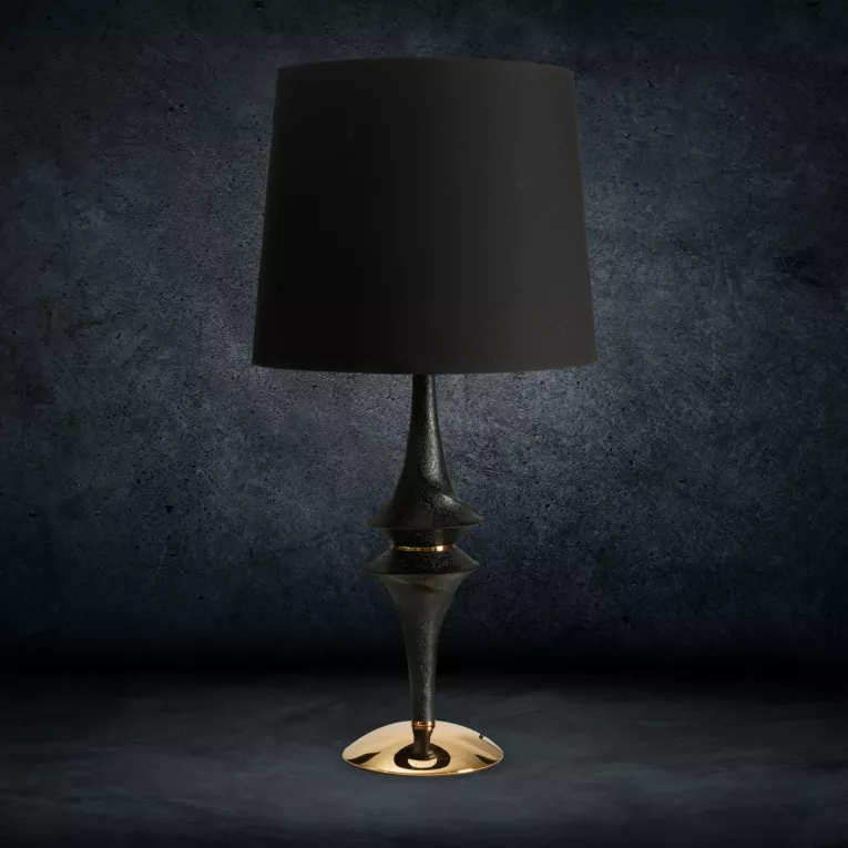 Lampa stołowa do pokoju czarno, złota SUZANA o designerskim kształcie z matowym abażurem