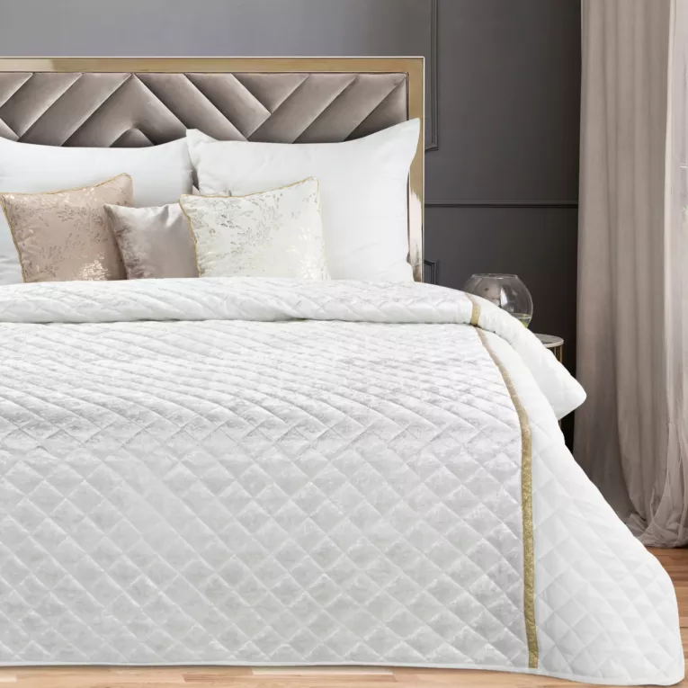 Narzuta welwetowa biała 220x240 cm zdobiona błyszczącą pasmanterią pikowana metodą tradycyjnego szycia KRISTIN Eurofirany Premium