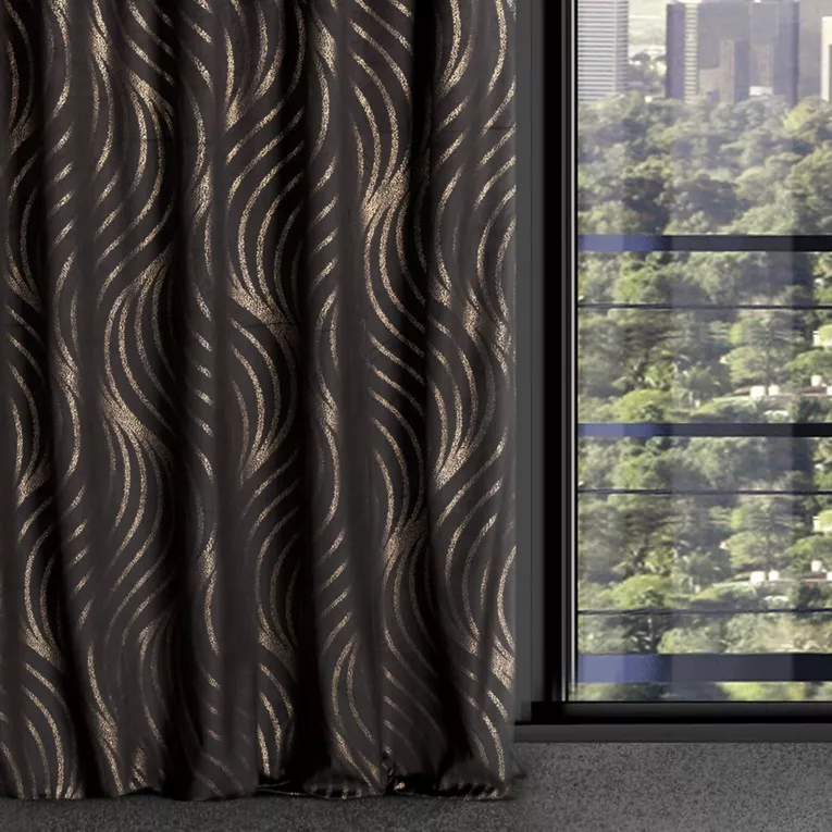 Zasłona czarno, złota z wzorem geometrycznym z welwetu 140x270 cm taśma imitująca flex - VICTORIA 3 - Limited Collection