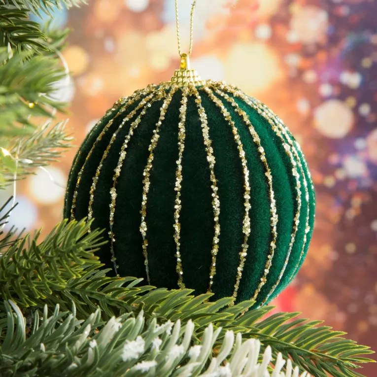 Bombka choinkowa o puszystej powierzchni ze złotym wzorem