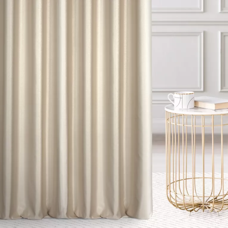 Zasłona szyta na taśmie 5 cm beżowo złota z gładkiej tkaniny przeplatanej błyszczącą lureksową nicią