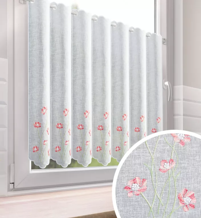 Tkanina firanowa zazdrostka zdobiona haftem roślinnym