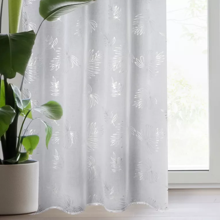 Firana biała z etaminy z nadrukiem srebrzystych palmowych liści 140x250 cm przelotka CAPRI