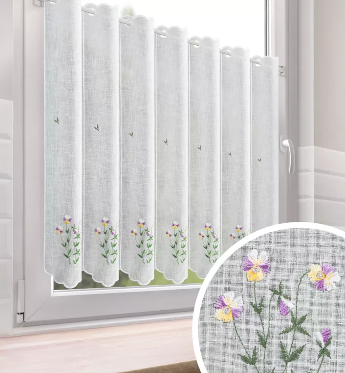 Tkanina firanowa zazdrostka zdobiona haftem bratków