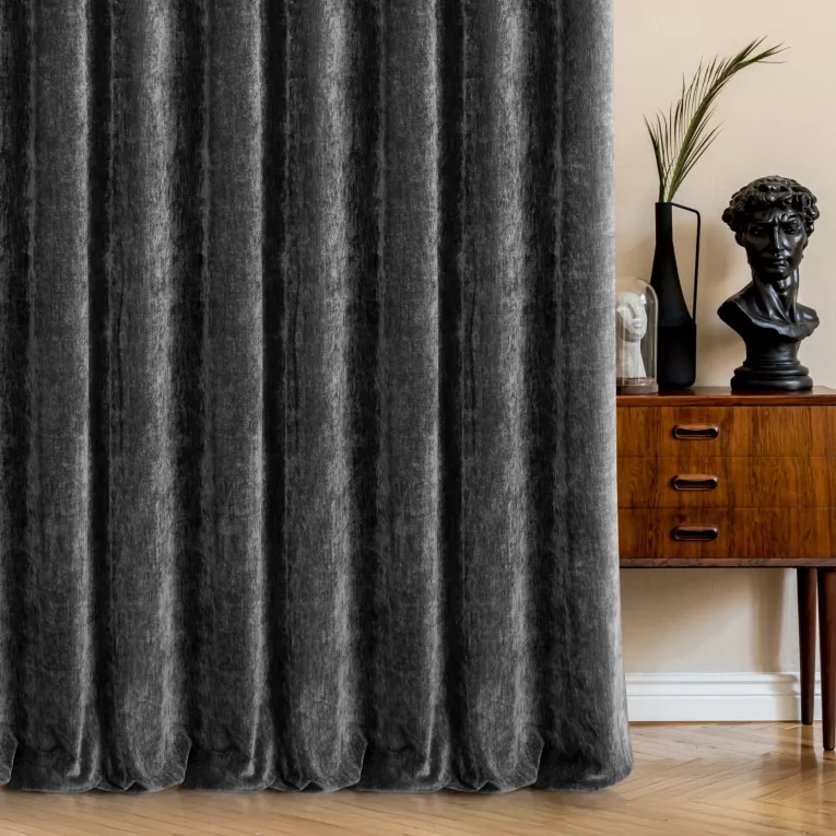 Zasłona szyta na taśmie 5 cm grafitowa z miękkiej w dotyku tkaniny szenilowej