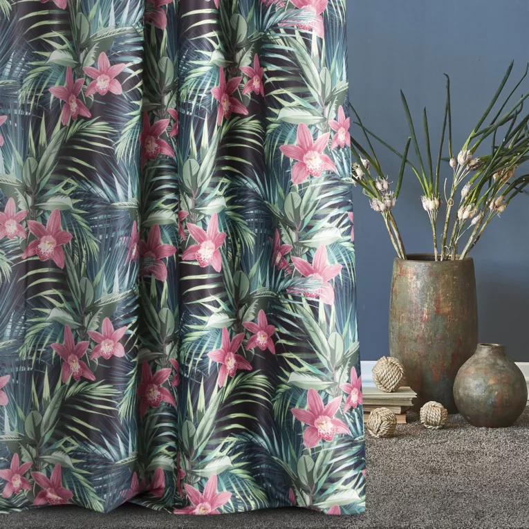 Tkanina zasłonowa zaciemniająca typu blackout z motywem egzotycznych liści i storczyków