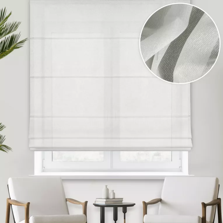 Roleta rzymska kremowa z delikatnej tkaniny z efektem deszczyku, wykończonej obciążnikiem