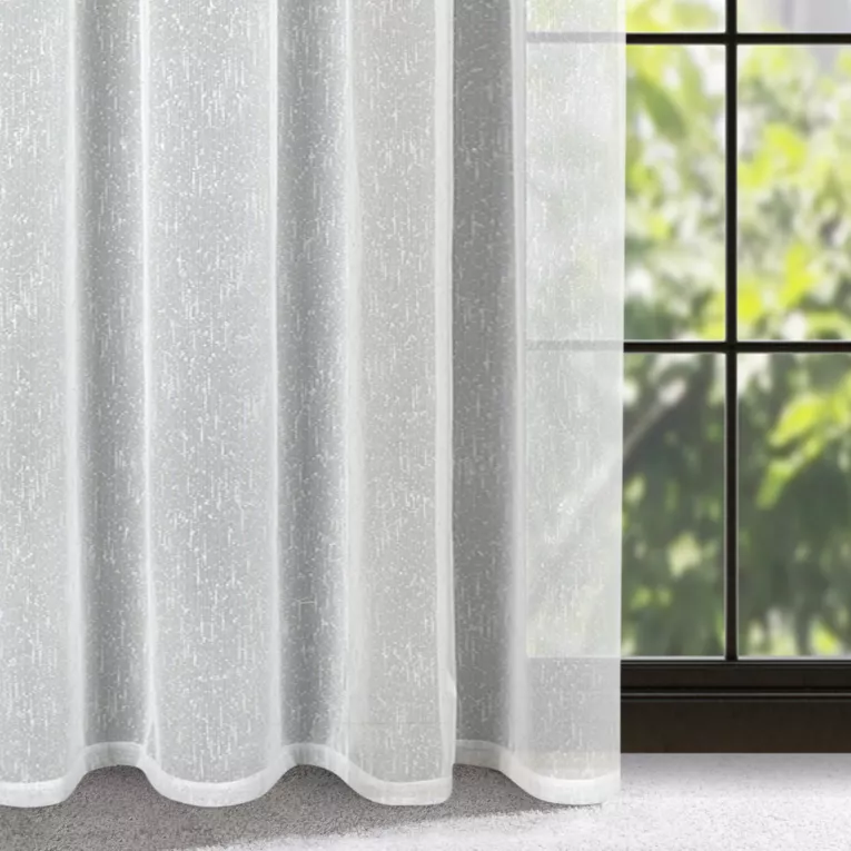 Firana biało, srebrna o strukturze drobnego deszczyku przetykana srebrną nicią 140x250 cm przelotka KELLY