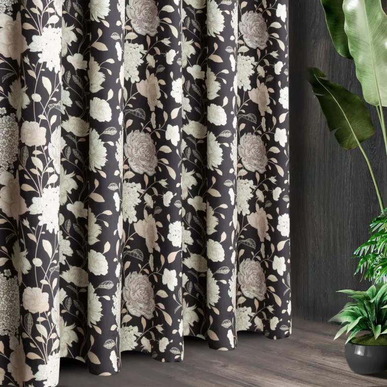 Tkanina zasłonowa miękka w dotyku, welwetowa, z trójwymiarowym nadrukiem graficznych kwiatów