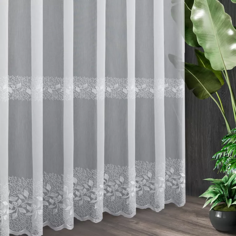 Tkanina firanowa aden haftowana w roślinny wzór