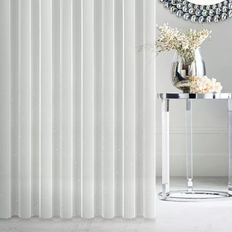 Firana szyta na przelotkach AVILLA kremowa ekskluzywna zdobiona szerokim pasem błyszczących kryształków Italissima Eva Minge