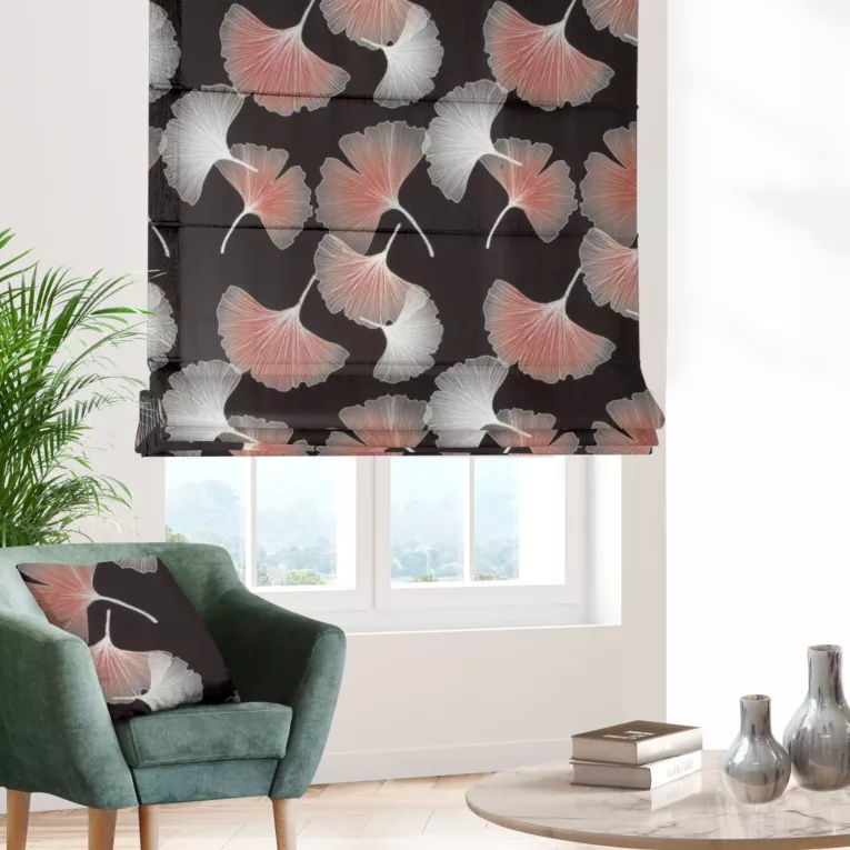 Roleta rzymska grafitowo bordowa z miękkiej tkaniny drukowanej w roślinny wzór