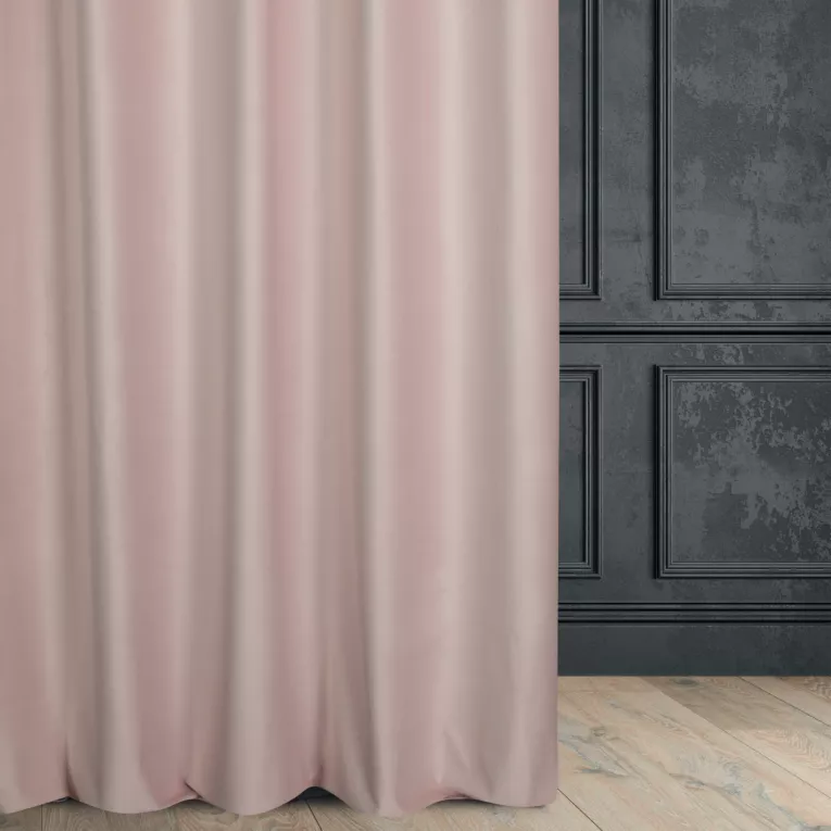 Zasłona szyta na taśmie 5 cm jasnoróżowa z miękkiej półmatowej tkaniny welwetowej