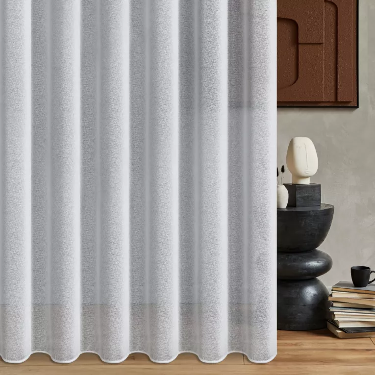 Firana szyta na taśmie 5 cm biała z miękkiej matowej tkaniny o strukturze siatki