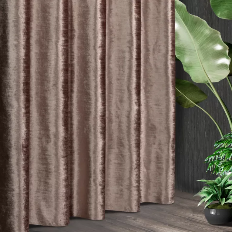 Tkanina zasłonowa miękka welwetowa z połyskiem i poziomym prążkiem