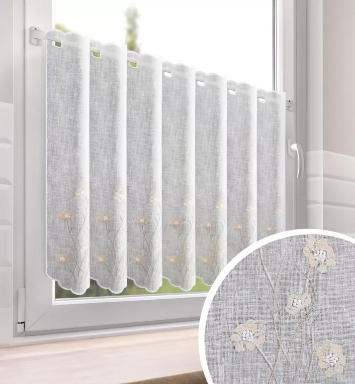 Tkanina firanowa zazdrostka zdobiona haftem roślinnym