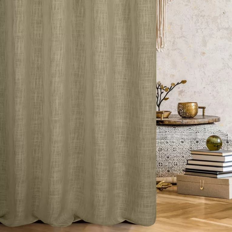 Zasłona szyta na taśmie 5 cm ciemnobeżowa o naturalnym, luźnym splocie w stylu eko