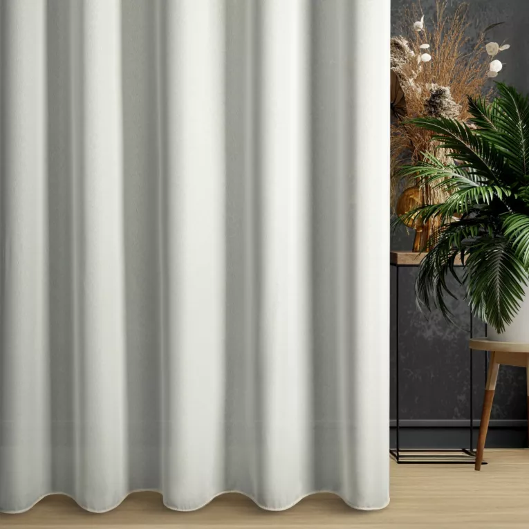 Firana szyta na taśmie 5 cm kremowa z bardzo miękkiej, delikatnej krepy, wykończona obciążnikiem