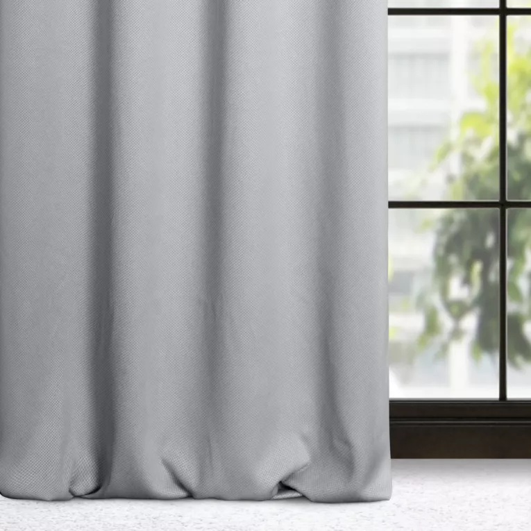 Zasłona szara zaciemniająca o strukturze drobnej krateczki 135x250 przelotka - AMARO