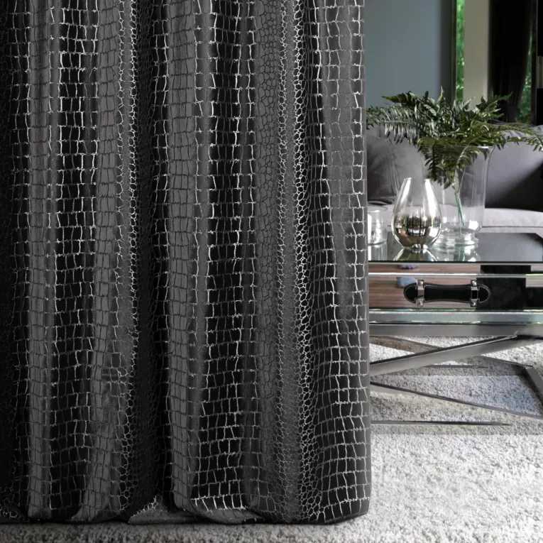 Tkanina zasłonowa welwetowa, z wytłaczanym wzorem krokodylej skóry z kolekcji Eva Minge