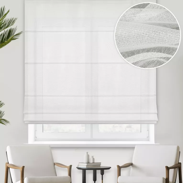 Roleta rzymska kremowa z gładkiej matowej markizety o gęstym splocie, wykończona obciążnikiem