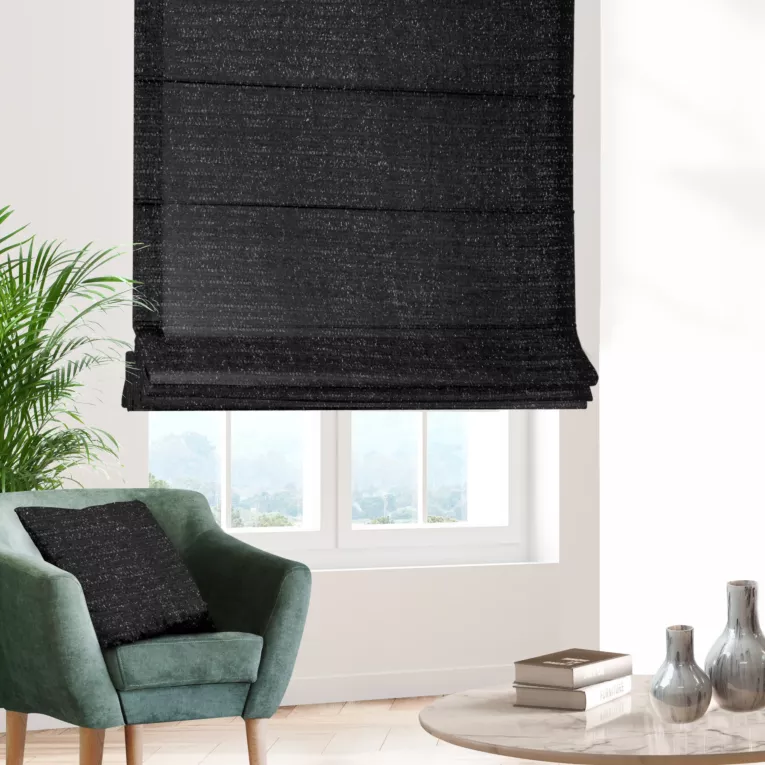 Roleta rzymska czarna z tkaniny z aplikacją