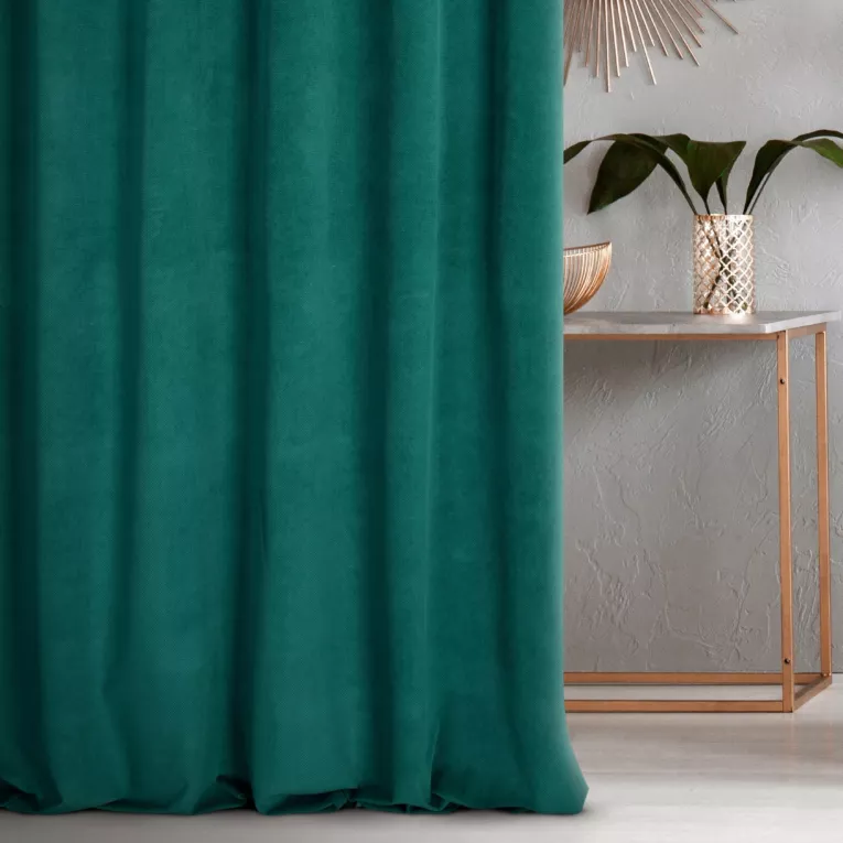 Zasłona szyta na taśmie 5 cm ciemnozielona z miękkiej strukturalnej tkaniny welwetowej