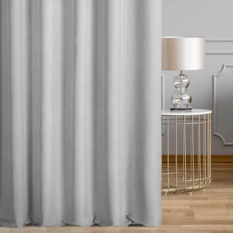 Zasłona szyta na tunelu jasnosrebrna z szenilowej tkaniny