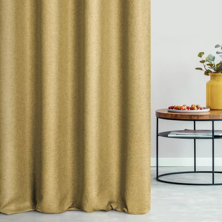 Zasłona szyta na flexach złota z tkaniny trudnopalnej, zaciemniającej, typu blackout z efektem melanżu