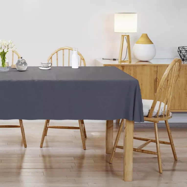 Obrus szyty ciemnogranatowy z gładkiej tkaniny typu dimout