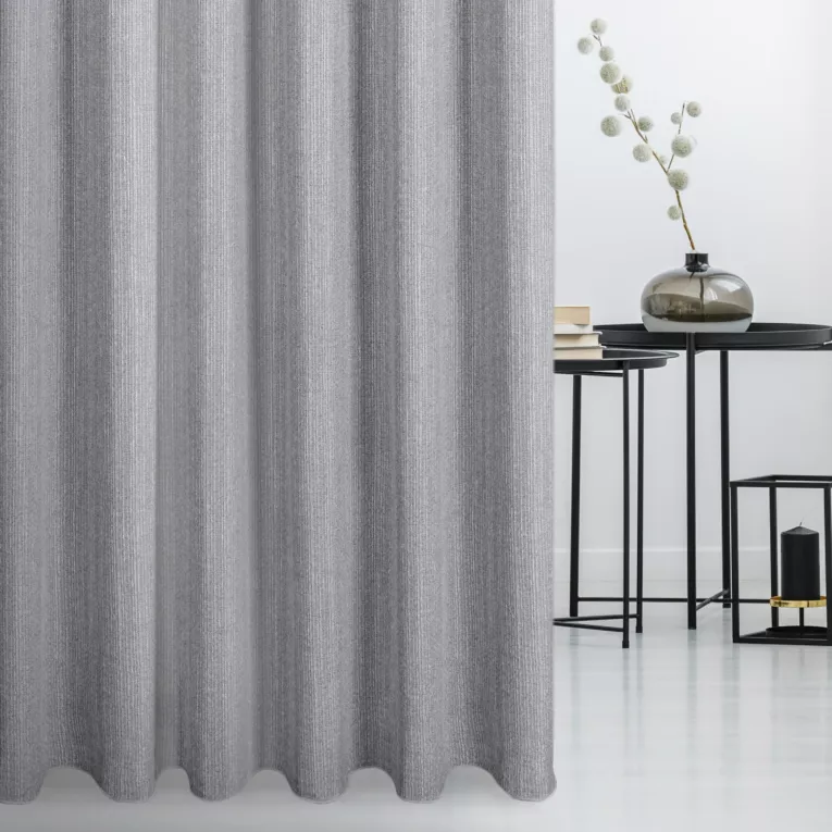 Zasłona szyta na taśmie 8 cm jasnoszara z tkaniny z efektem melanżu wykończona obciążnikiem