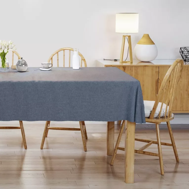 Obrus szyty jasnoniebieski z miękkiej tkaniny o welurowej strukturze