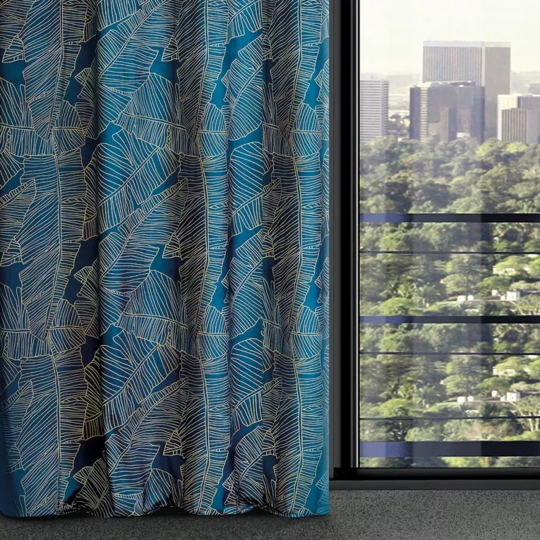 Zasłona granatowo, beżowa ze wzorem liści z matowego welwetu 140x250 przelotka - MUSA 2 - Limited Collection