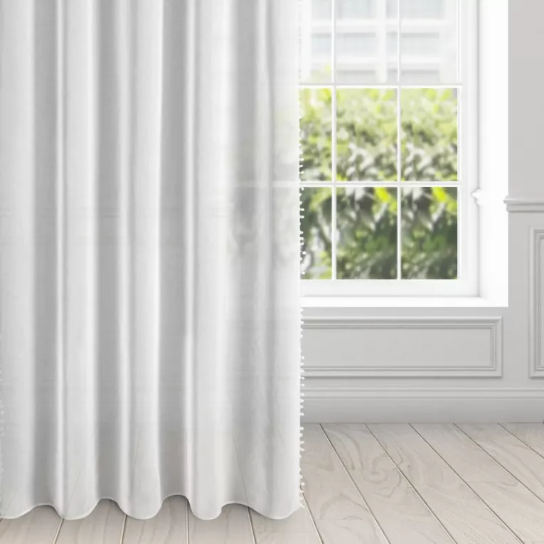 Firana z etaminy obszyta tasiemką z pomponami