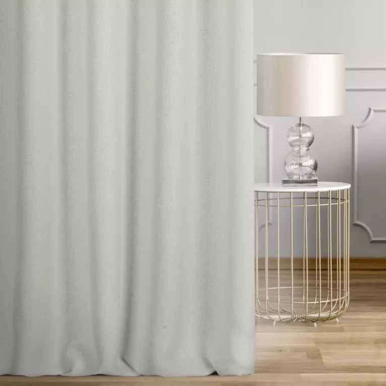 Zasłona szyta na taśmie 5 cm jasnosrebrna z tkaniny o naturalnym splocie w stylu eko