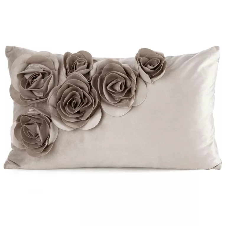 Poszewka na poduszkę 30 x 50 cm z welwetu kolor beżowy zdobiona w róże 3D