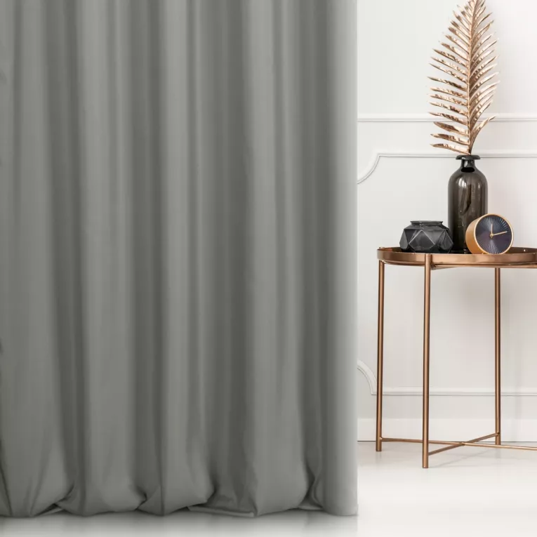 Zasłona szyta na taśmie 8 cm srebrna z gładkiej tkaniny wodoodpornej