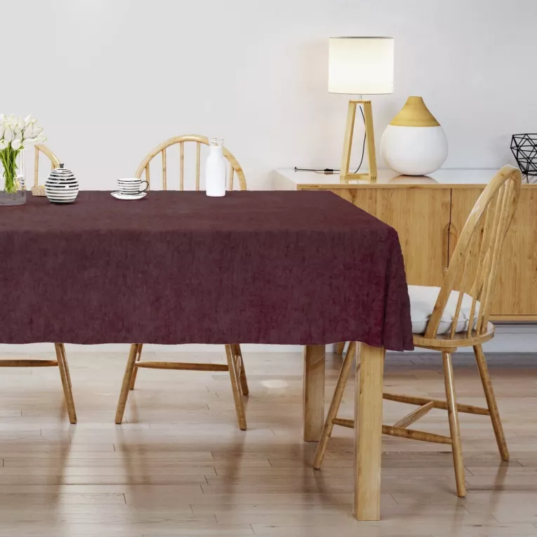 Obrus szyty DORA - HIT burgundowy z miękkiej tkaniny o welurowej strukturze