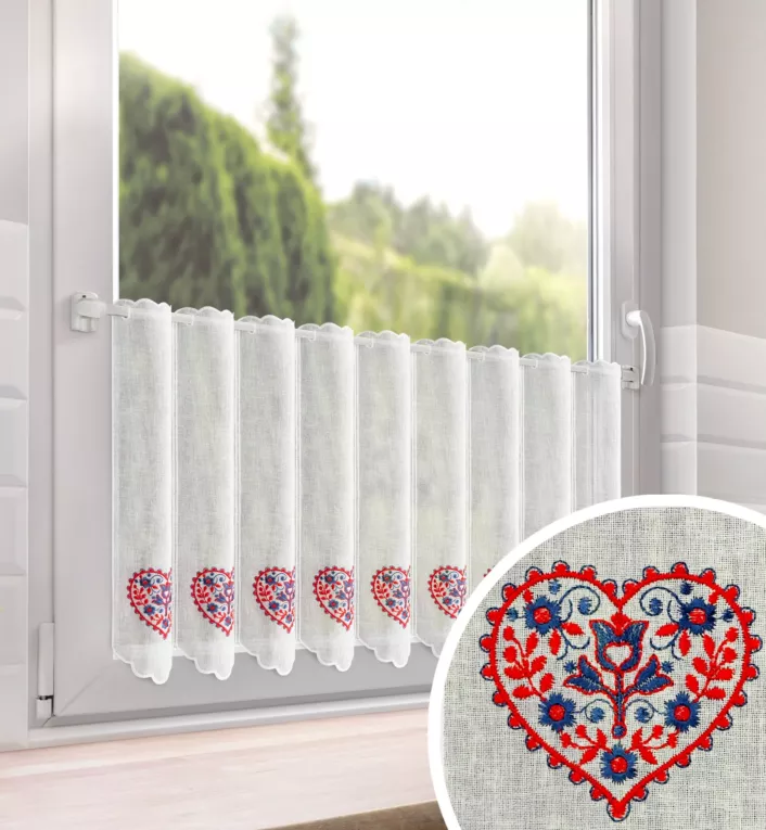 Tkanina firanowa zazdrostka zdobiona haftem folklorystycznym